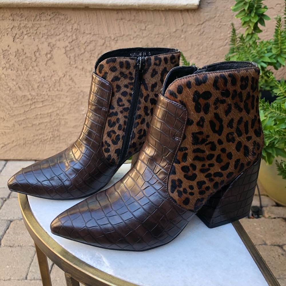 Jeffrey Campbell Bentlee Bootie Size 6. - Picture 8 of 13
